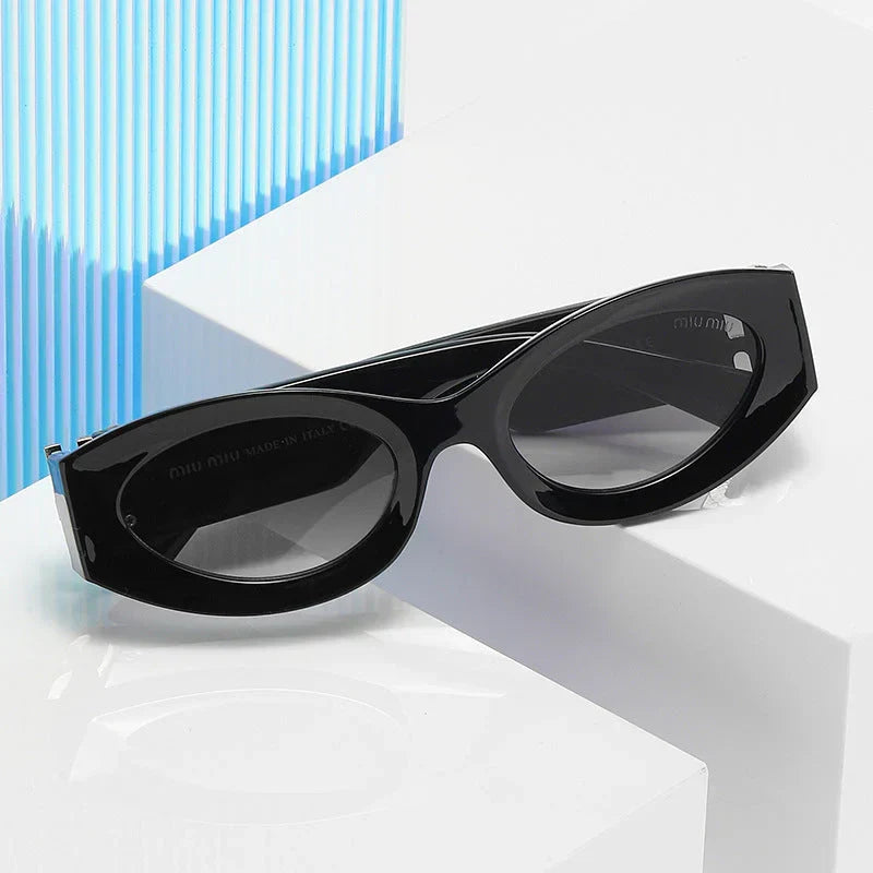 Retro cat-eye sunglassess