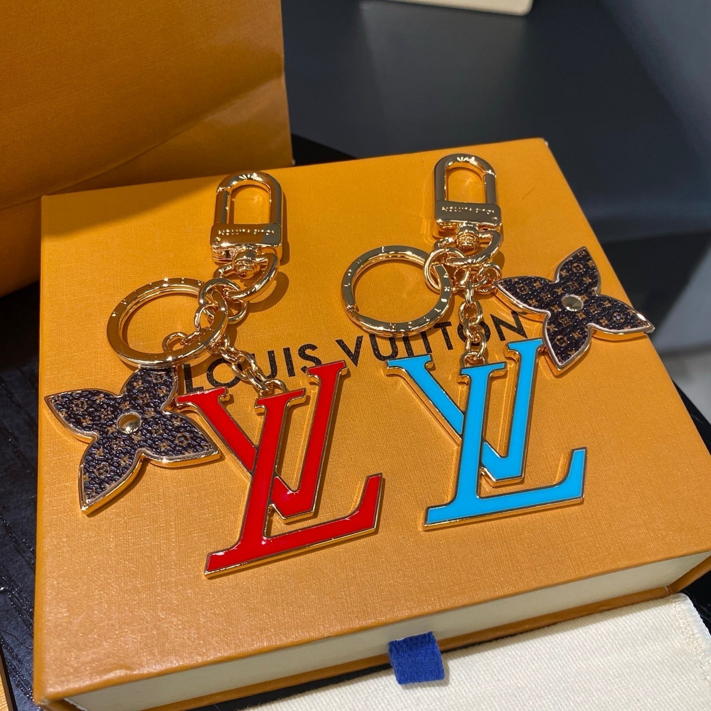 Fashionable keychains/hangings L-003s