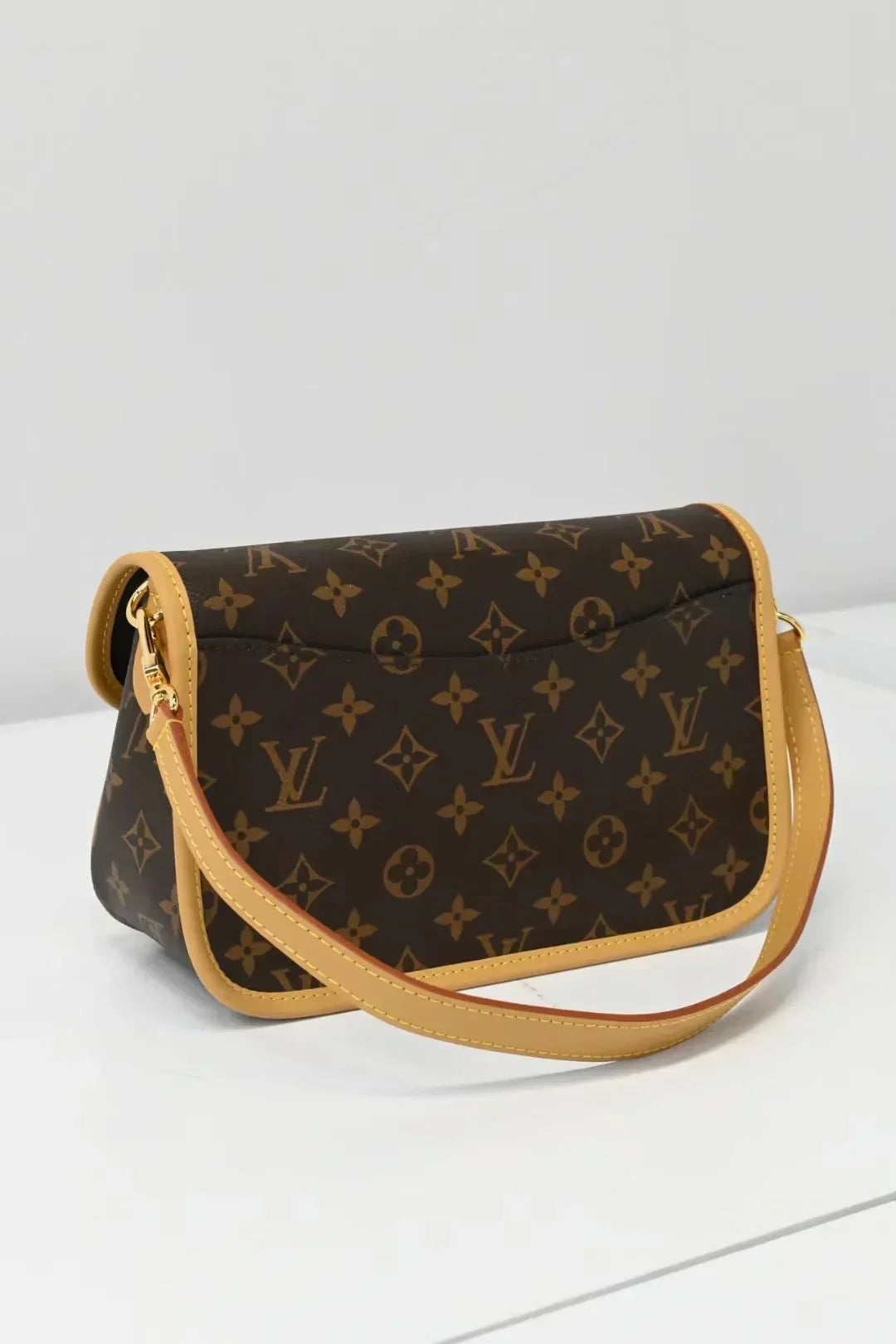 Vintage-Inspired Box Hand bag-1-2