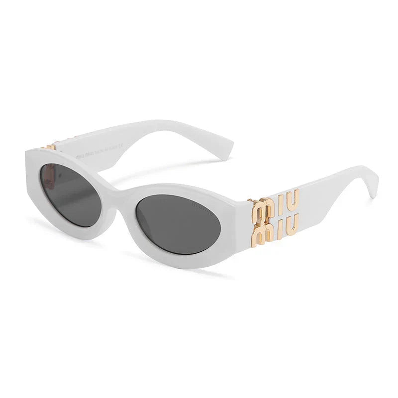 Retro cat-eye sunglassess