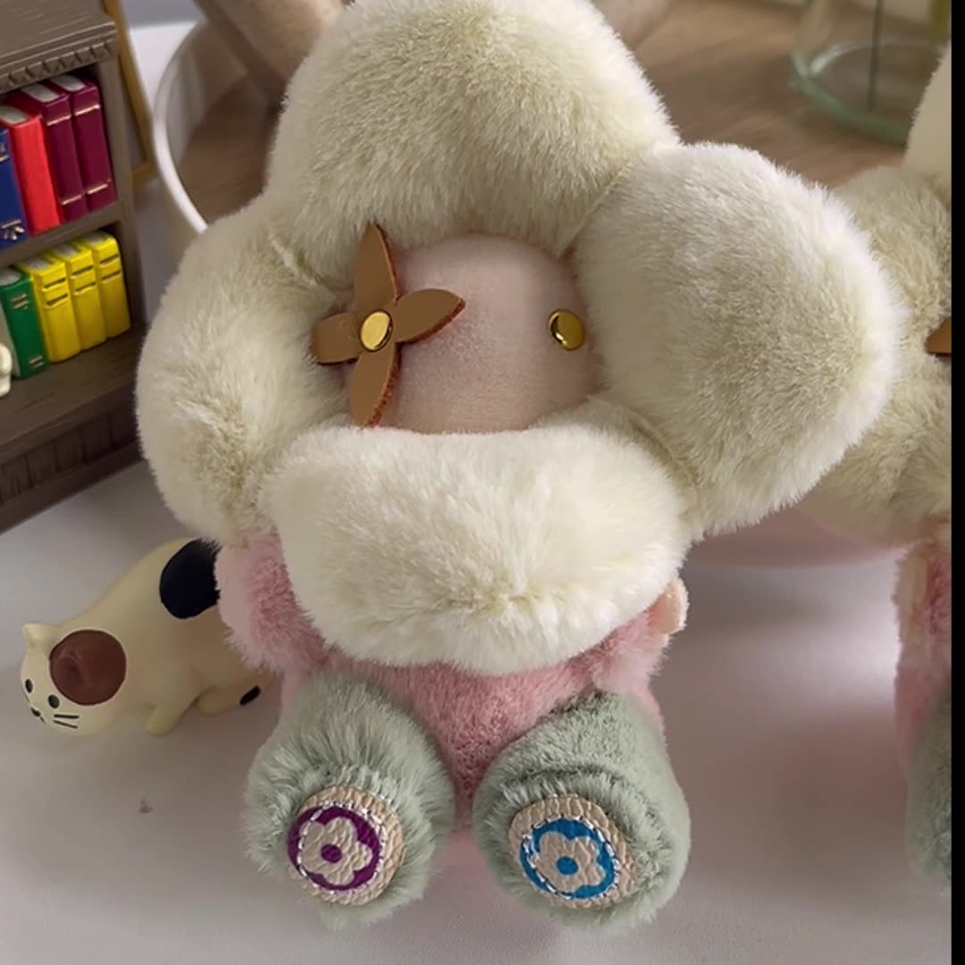 Cute Sunflower Plush Keychain – Vivian Doll Bag Charm for Women, Car & Backpack Decorations