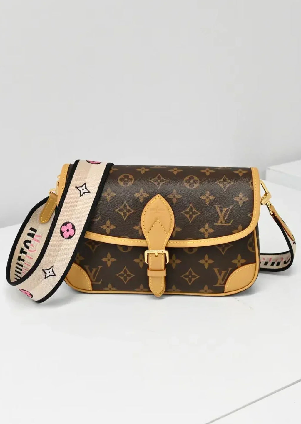 Vintage-Inspired Box Hand bag-1-2