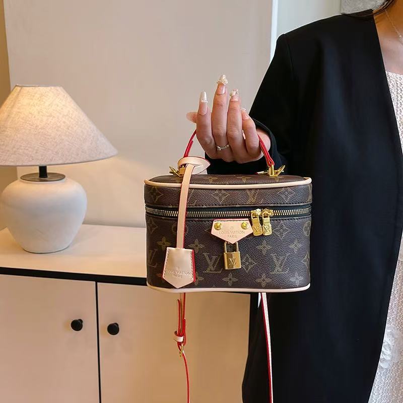 Vintage-Inspired Box hand bag – Elegant Monogram Tote Box-1-2