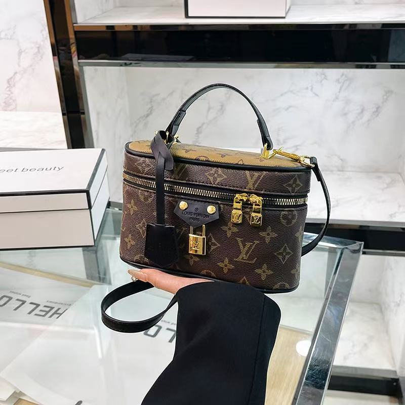 Vintage-Inspired Box hand bag – Elegant Monogram Tote Box-1-2