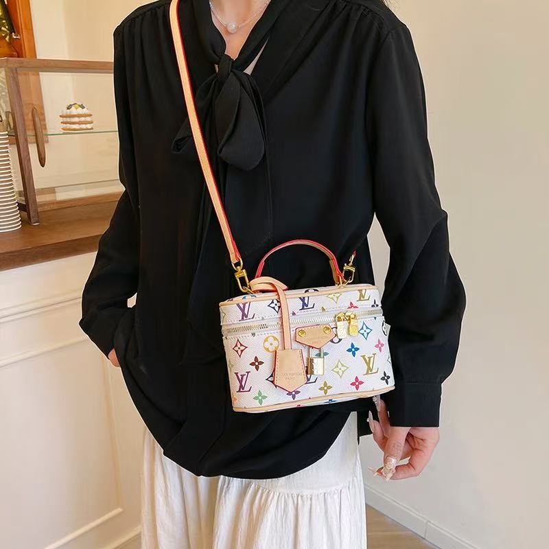Vintage-Inspired Box hand bag – Elegant Monogram Tote Box-1-2