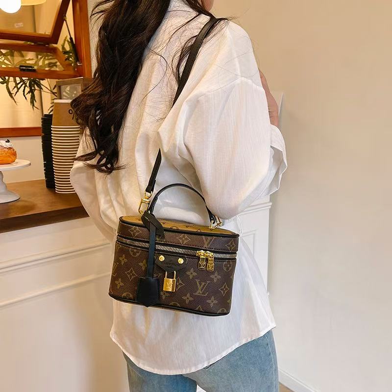 Vintage-Inspired Box hand bag – Elegant Monogram Tote Box-1-2
