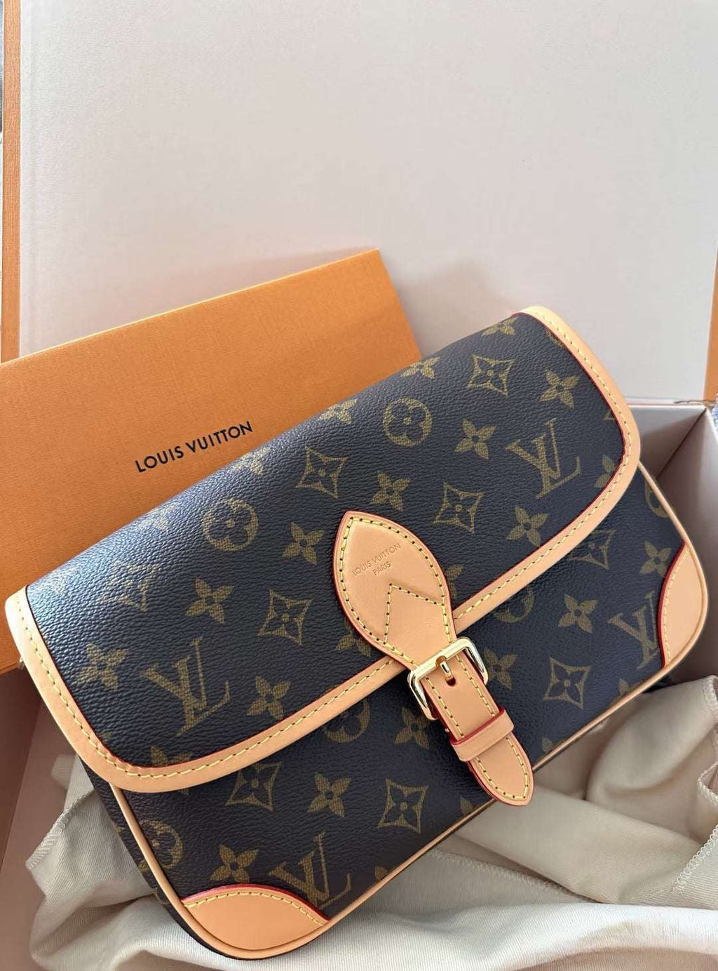 Vintage-Inspired Box Hand bag-1-2