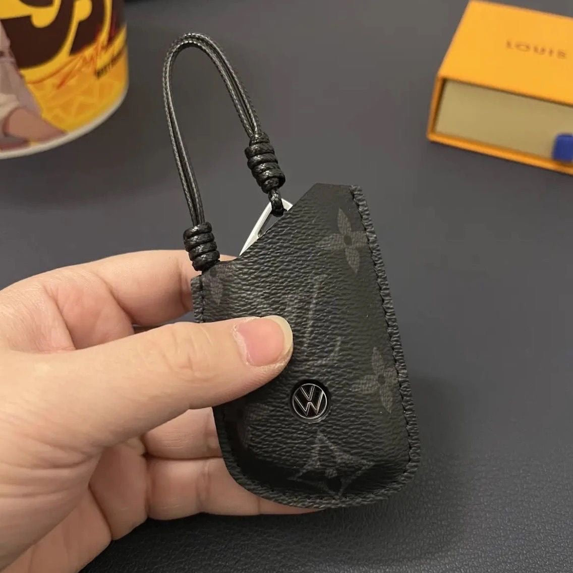 Luxury Leather Smart Key Cover – Designed for Audi, BMW, Benz, Lincoln & VW 🚗✨s