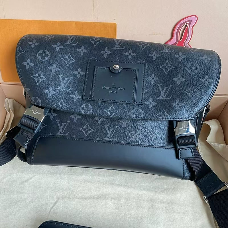 Fashionable and Trendy Messenger Bag-1-2