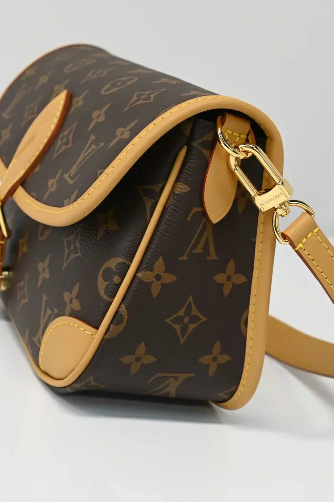 Vintage-Inspired Box Hand bag-1-2