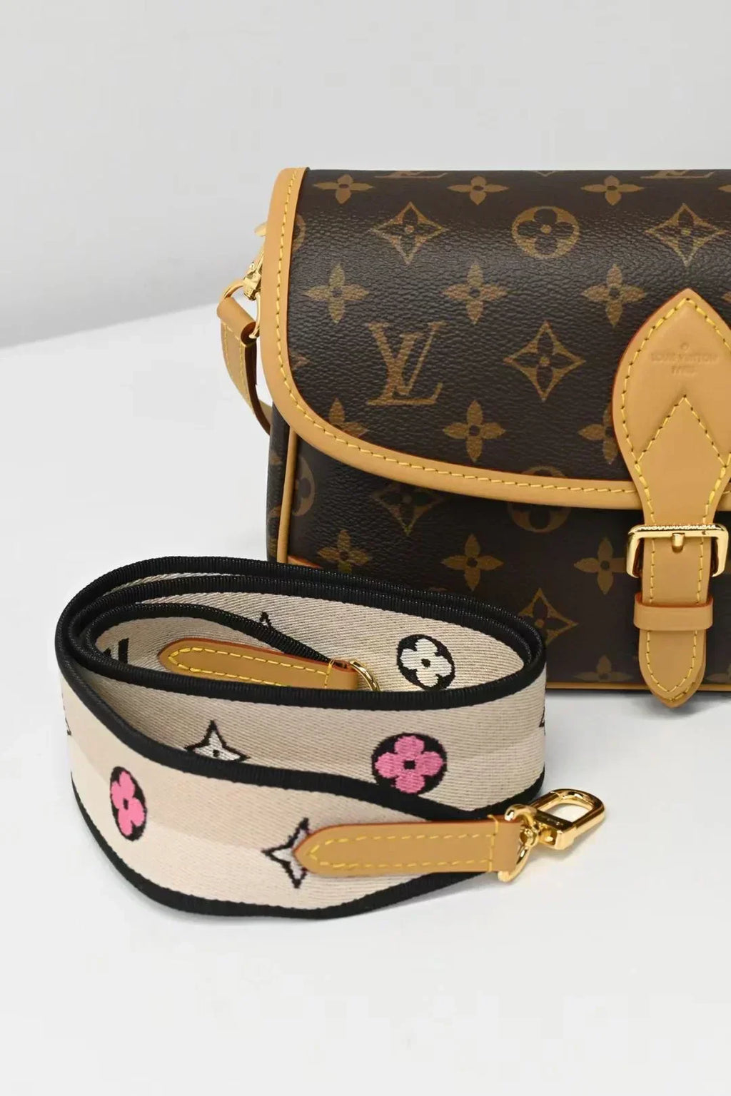 Vintage-Inspired Box Hand bag-1-2