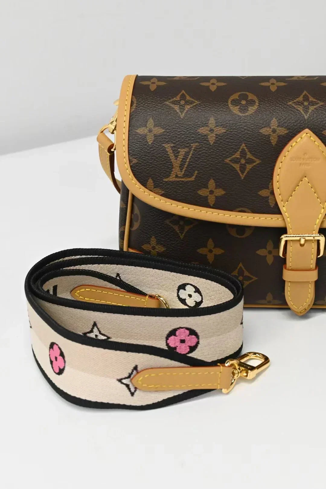 Vintage-Inspired Box Hand bag-1-2