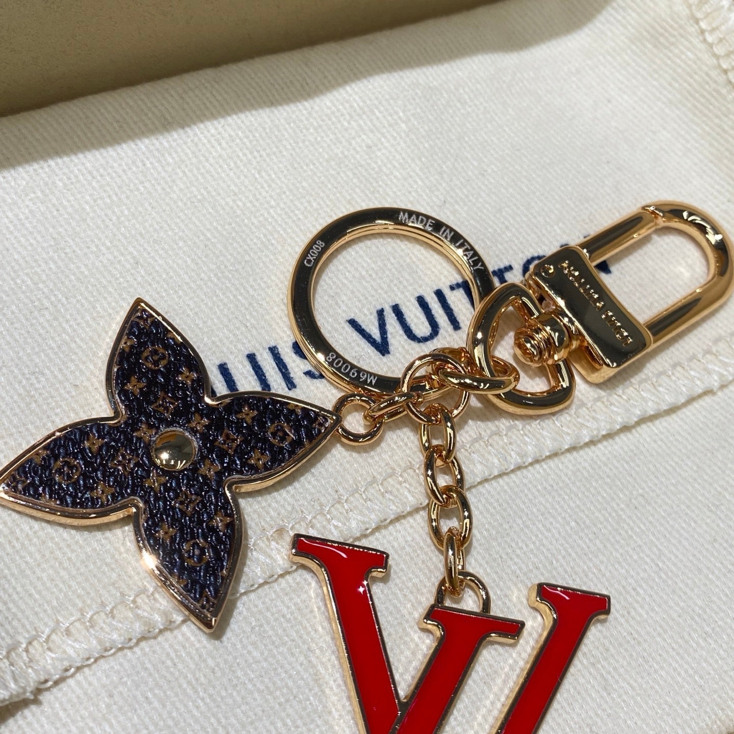 Fashionable keychains/hangings L-003s