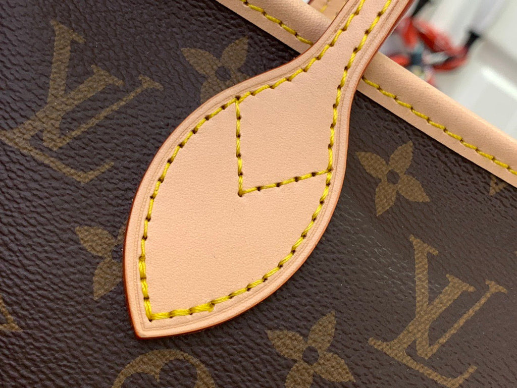 Classic Brown Leather Neverfull Handbag With Earphone Cover